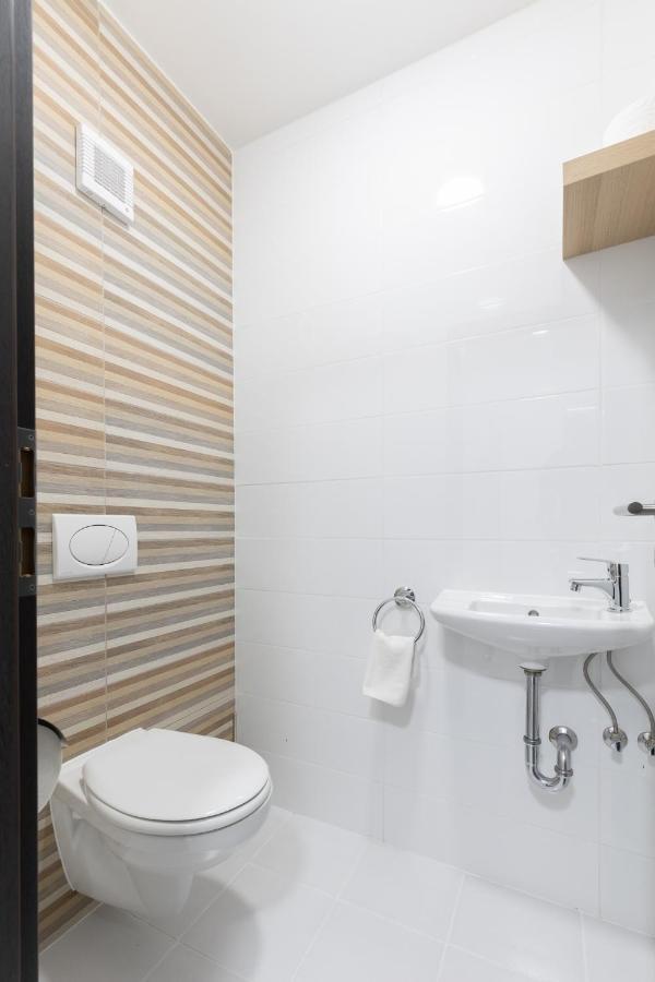 Leda Apartmanok By Bltn Siófok Exteriör bild