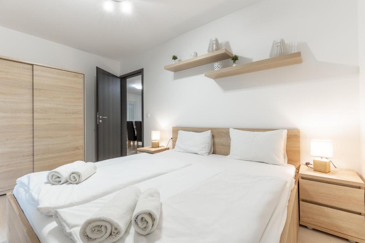 Leda Apartmanok By Bltn Siófok Exteriör bild